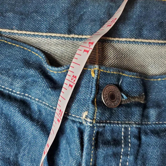 Levi's 501 Men's Original Fit Button Fly Medium Wash Blue Jeans 42x32 - Picture 4 of 12